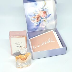Miniature de parfum La vie est belle et sa boite à Mantras Lancôme