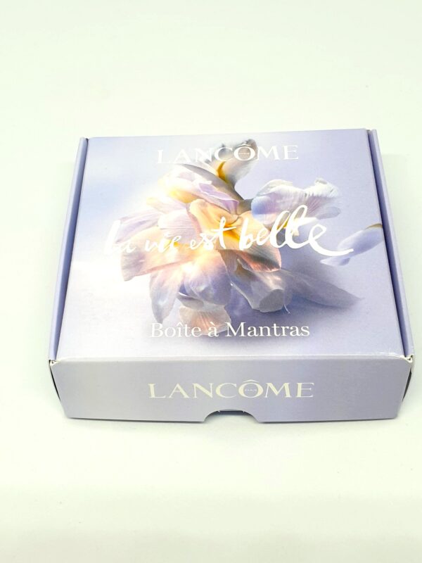 Miniature de parfum La vie est belle et sa boite à Mantras Lancôme
