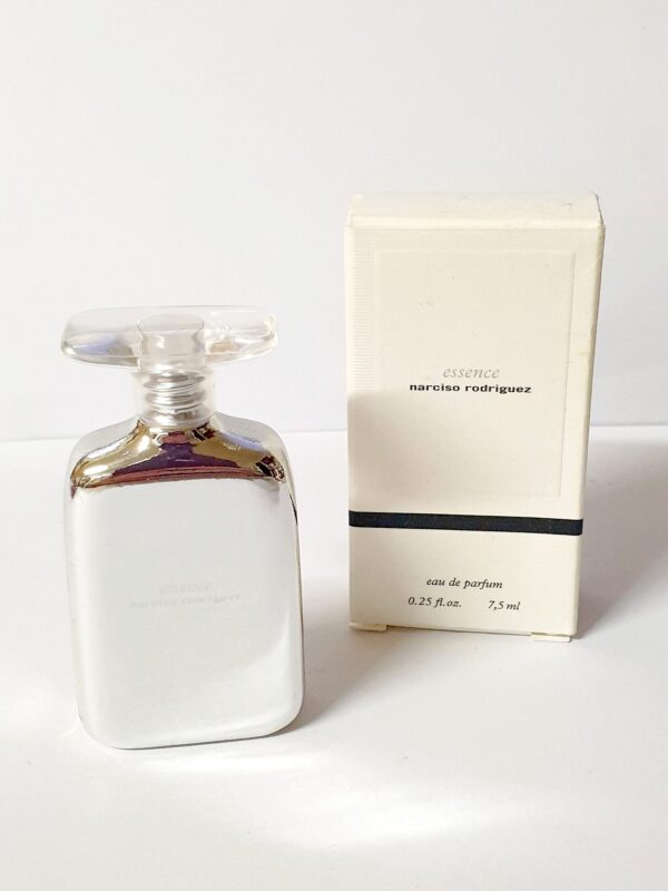 Miniature de parfum Essence Narciso Rodriguez