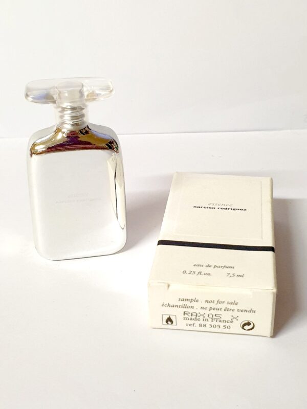 Miniature de parfum Essence Narciso Rodriguez