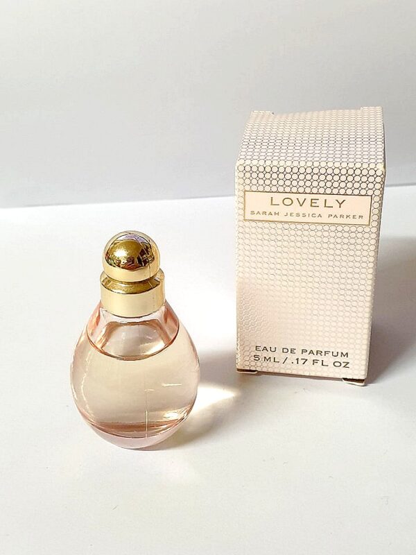 Miniature de parfum Lovely de Sarah Jessica Parker