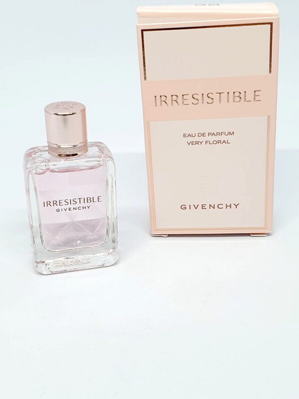 Miniature de parfum Irrésistible Very Floral Givenchy