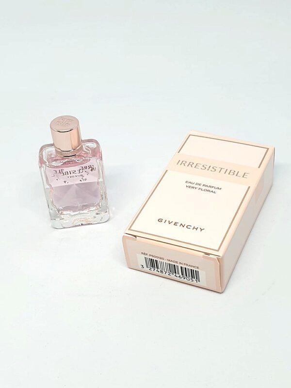 Miniature de parfum Irrésistible Very Floral Givenchy