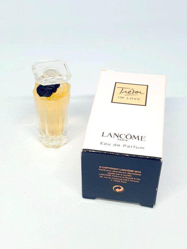 Superbe miniature de parfum Le Carrosse de Myrna Pons