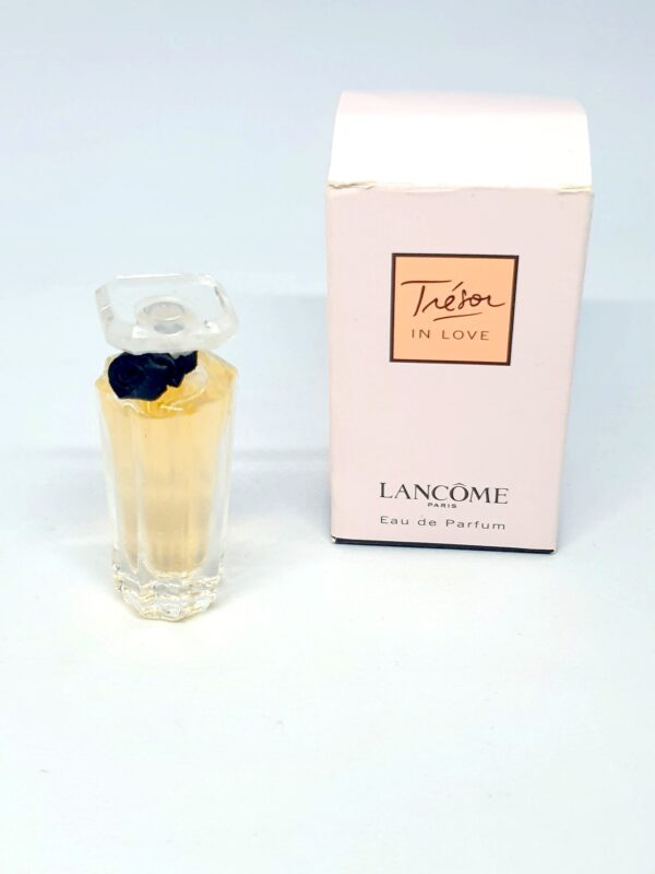 Superbe miniature de parfum Le Carrosse de Myrna Pons
