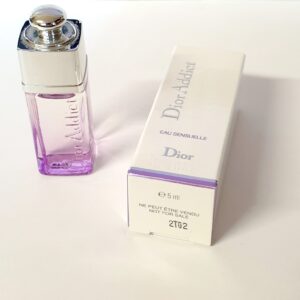 Miniature de parfum Eau sensuelle Dior Addict Dior