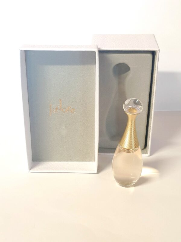 Miniature de parfum j'adore de Dior