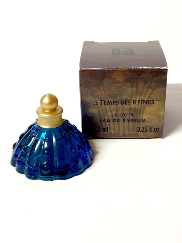 Miniature de parfum Le Temps des reines Le Monde en parfum