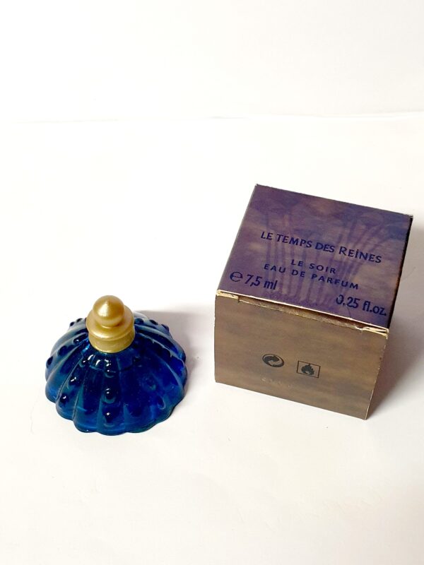 Miniature de parfum Le Temps des reines Le Monde en parfum